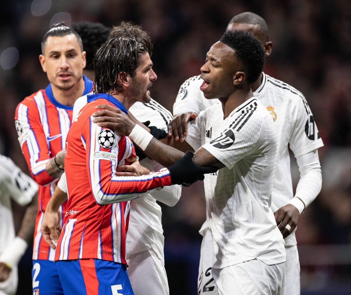 NBA-勇士主场对阵雄鹿 格林与裁判再起争执