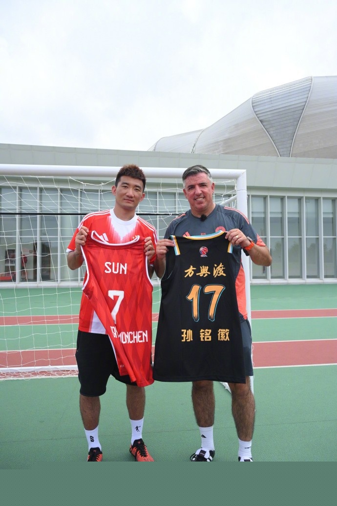 豪门球队状态成焦点